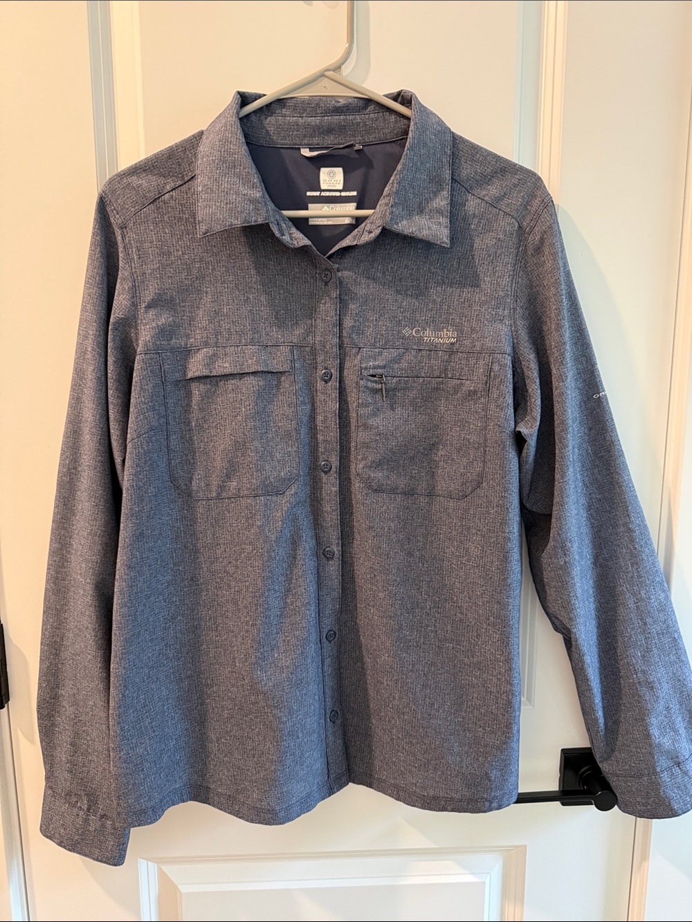 Columbia Women’s Heather Blue Long-Sleeve Button Shirt